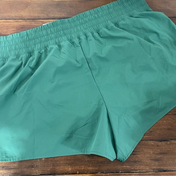 Old Navy Green Women's Shorts - Picture 5 of 5